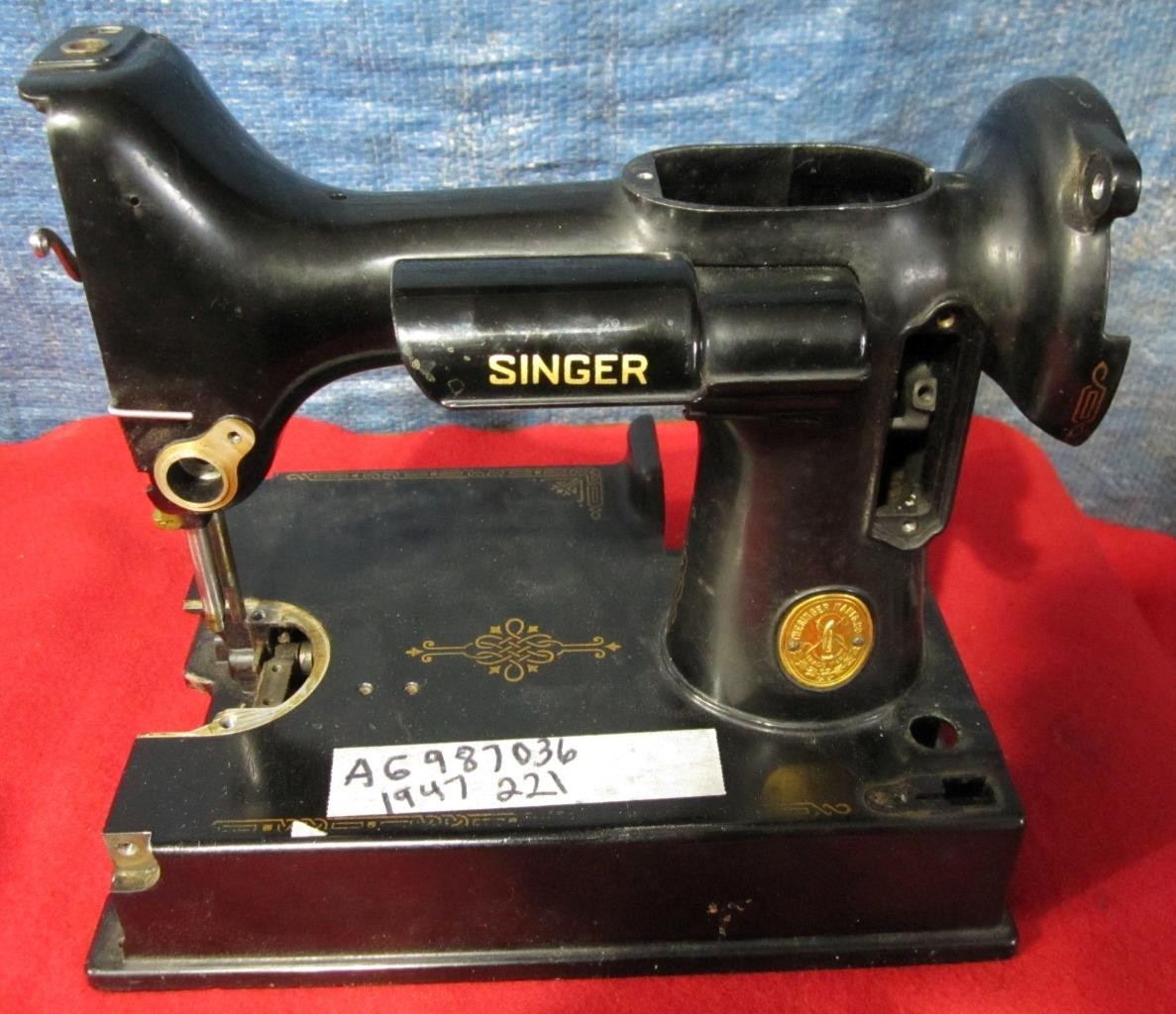 1947 SINGER 221 FEATHERWEIGHT SEWING MACHINE HULL FOR PARTS RESTORE