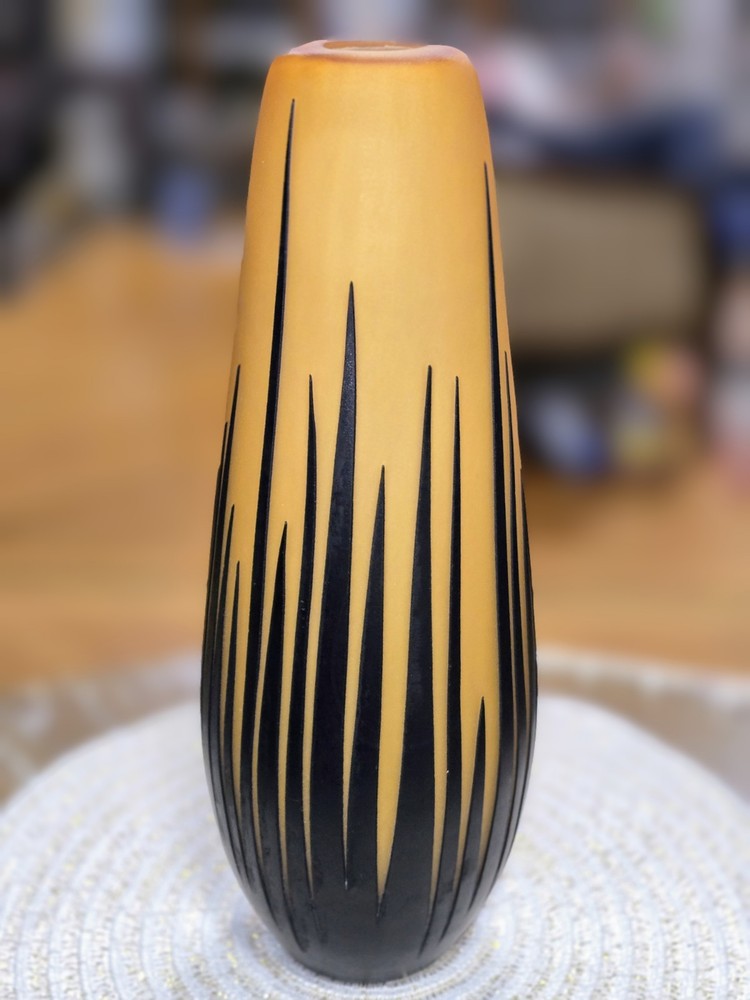 Unique Vase Yellow And Black 3d Stripes
