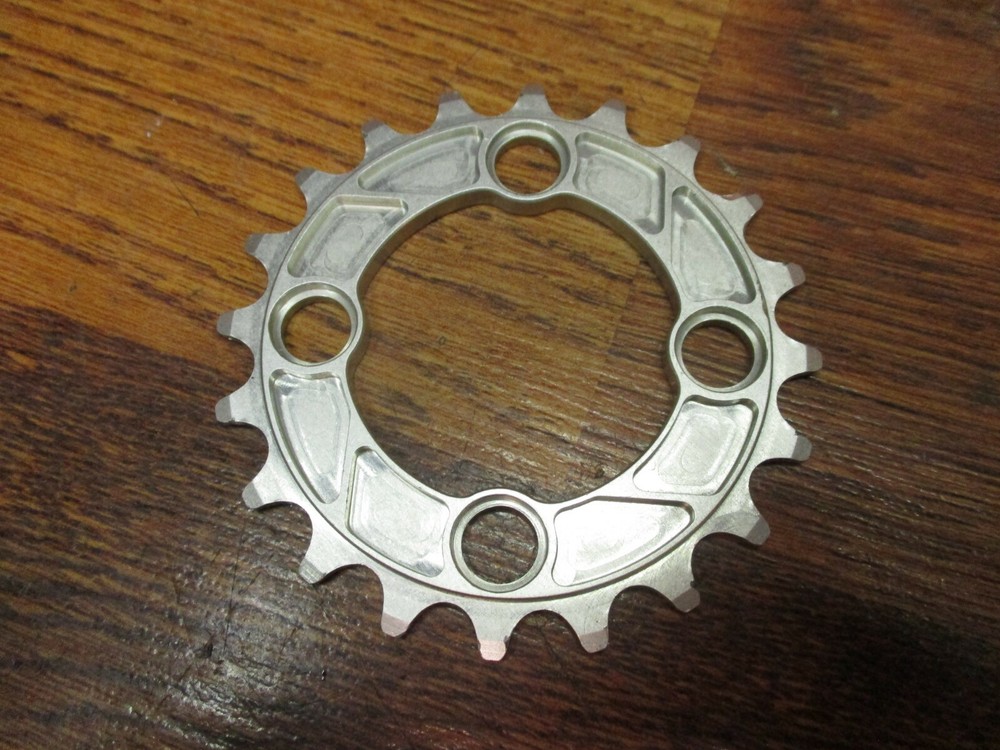 HIGH END ULTRALIGHT CNC 4 BOLT 58 BCD 20T CHAIN RING - SILVER