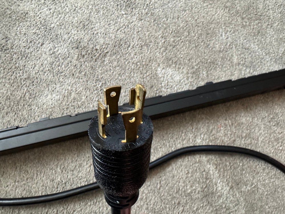 APC AP8870 Metered Rack PDU