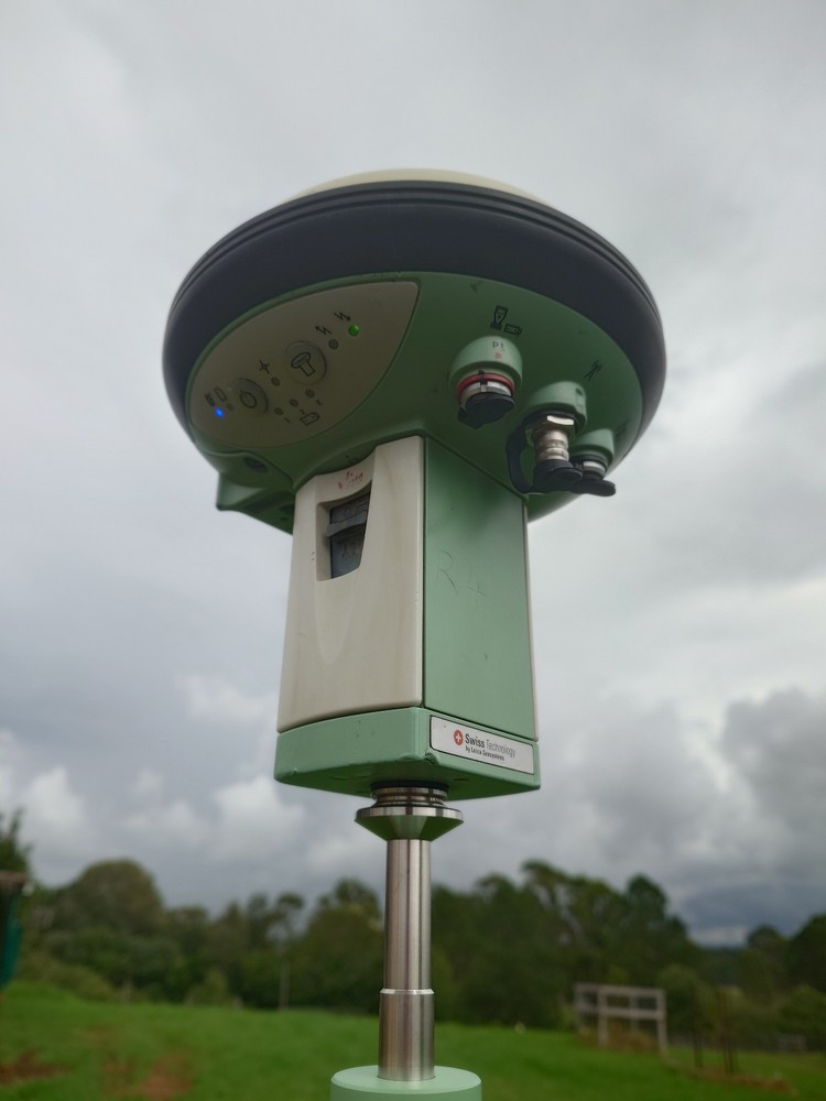 Leica GS15 GNSS and CS15 Field Controller