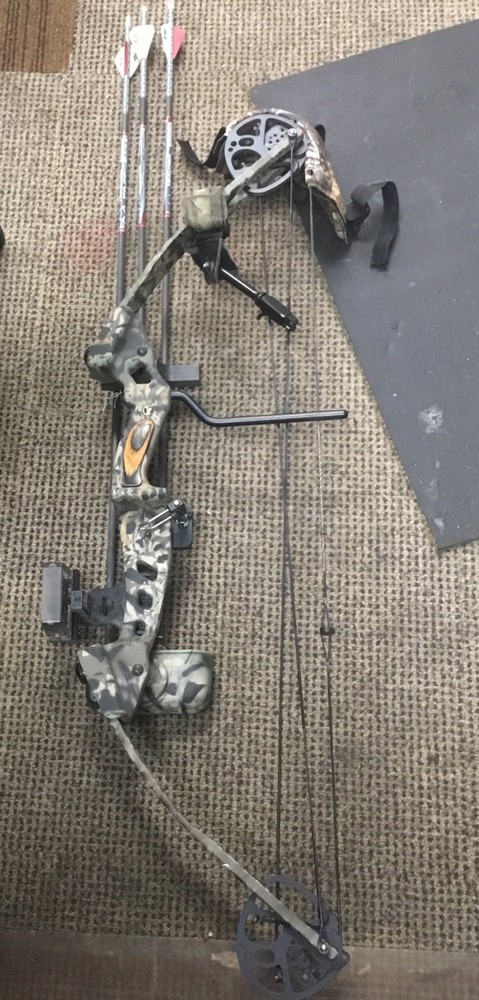 Browning MICRO ADRENALINE Compound Bow & Arrows **see pics**