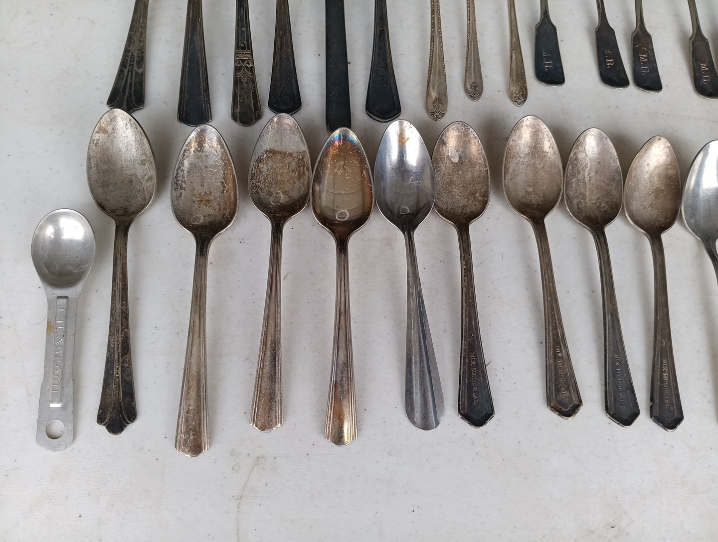 Lot Of 41 Vintage Silver Plate And Stainless WM Rogers Victor Silco Silverware