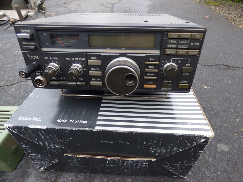 Icom IC-726 transciever w/external speaker