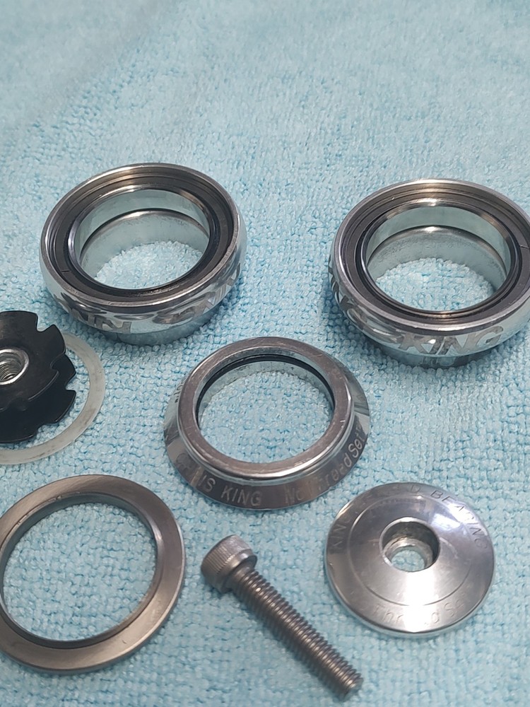 Chris King Silver Headset 1-1/8'" Threadless No Threadset