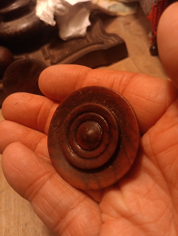 antique treenware Cover Snuff ??