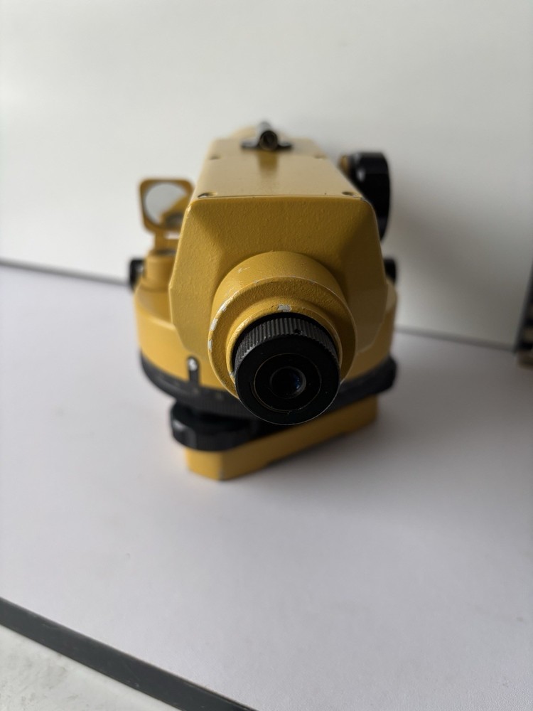 Topcon Auto level 32X AT-F2Calibrated. Clean, Clear, Sharp. Erect Image. No Case