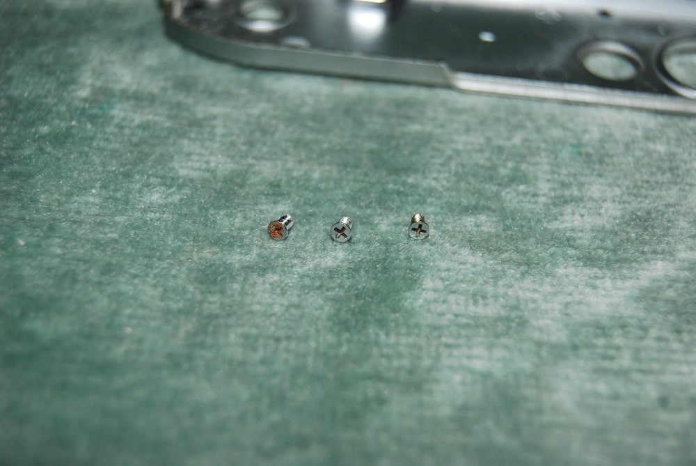Nikon FG-20 Bottom Plate with Screws