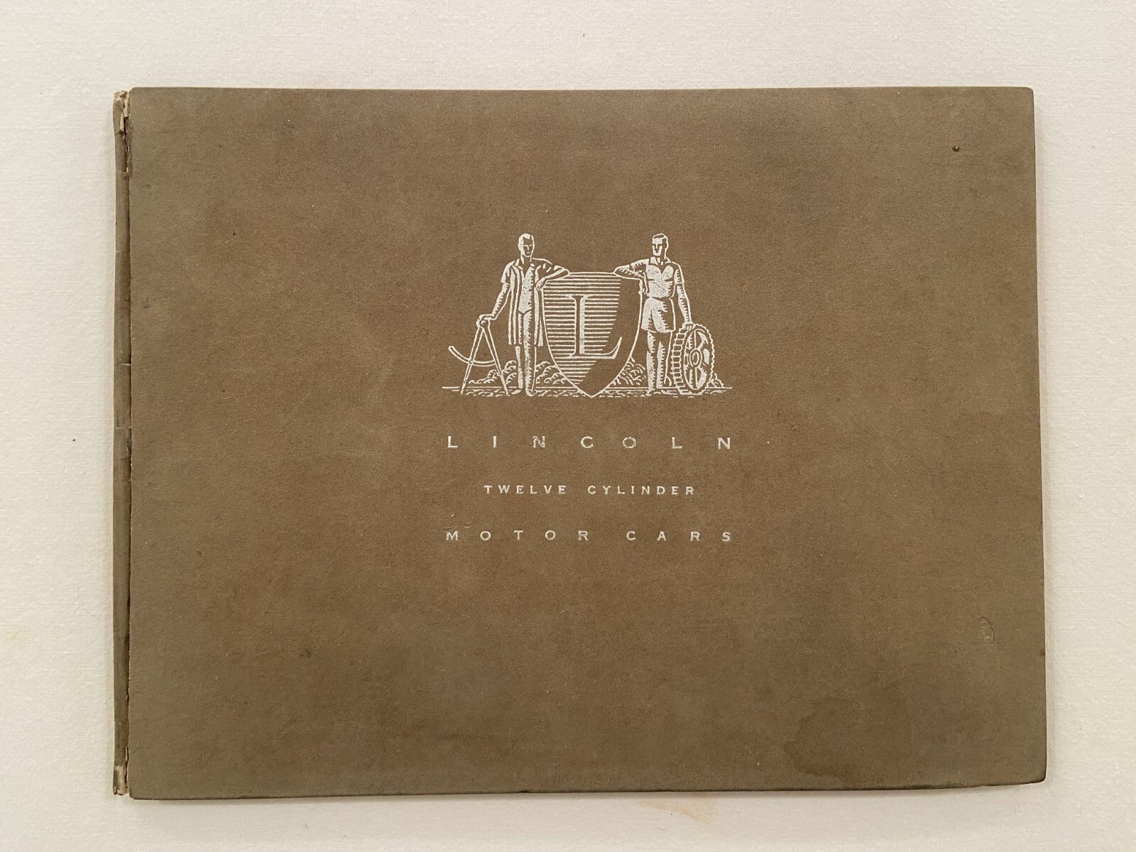 CA 1931 LINCOLN TWELVE CYLINDER MOTOR CARS HARDBOUND ORIGINAL FULL-COLOR CATALOG