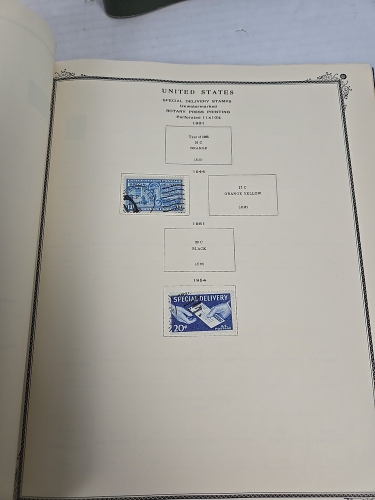 Scott's American Album For United States Album - Some Stamps + Extra's (1957)