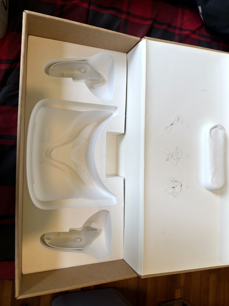 Meta Quest 2 With Turtle Beach Charging Station