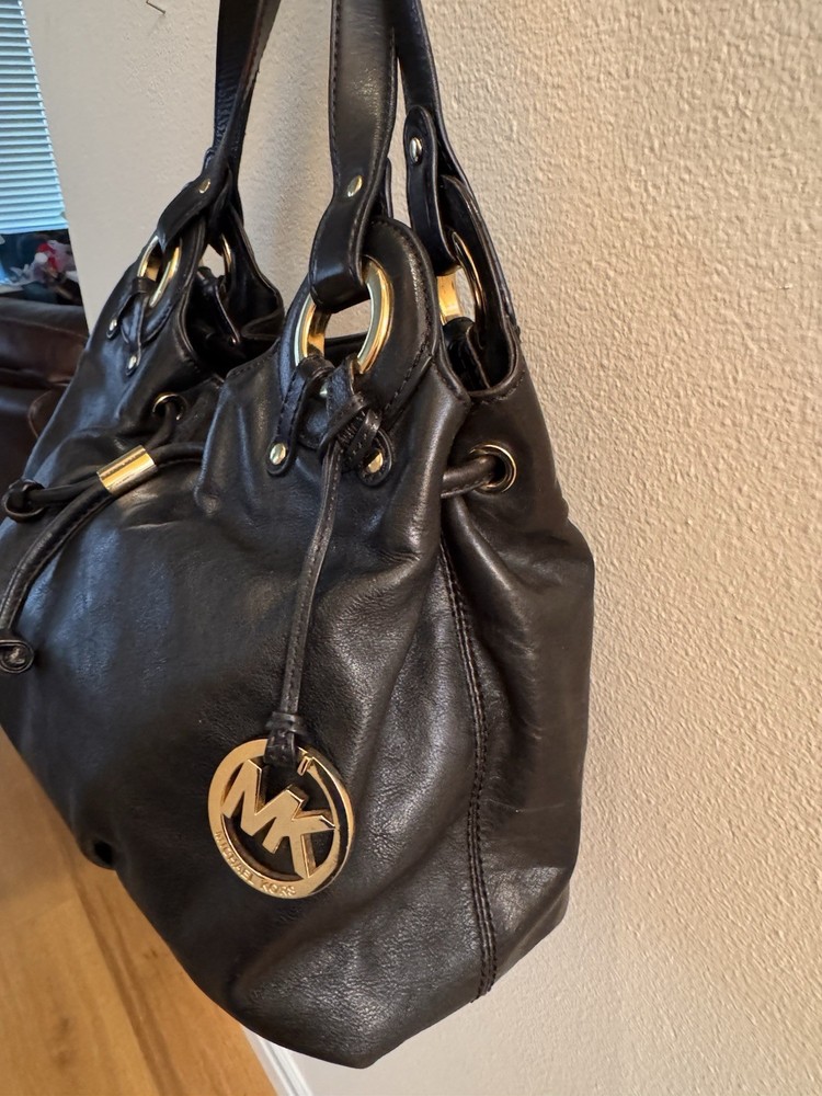 MICHAEL Michael Kors Leather Ludlow Drawstring Shoulder Bag Black