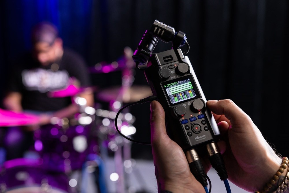 Zoom H5studio Handy Recorder Bundle
