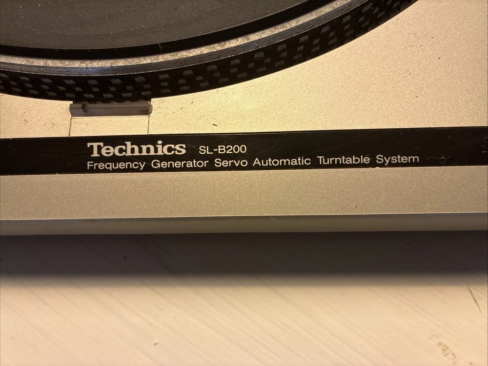 TECHNICS TURNTABLE SL-B200 needs belt and cleaning