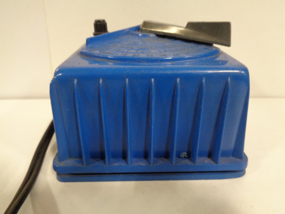 LIONEL #4150 50 WATT TRANSFORMER WITH REVERSE BUTTON GREAT FOR BASIC SET