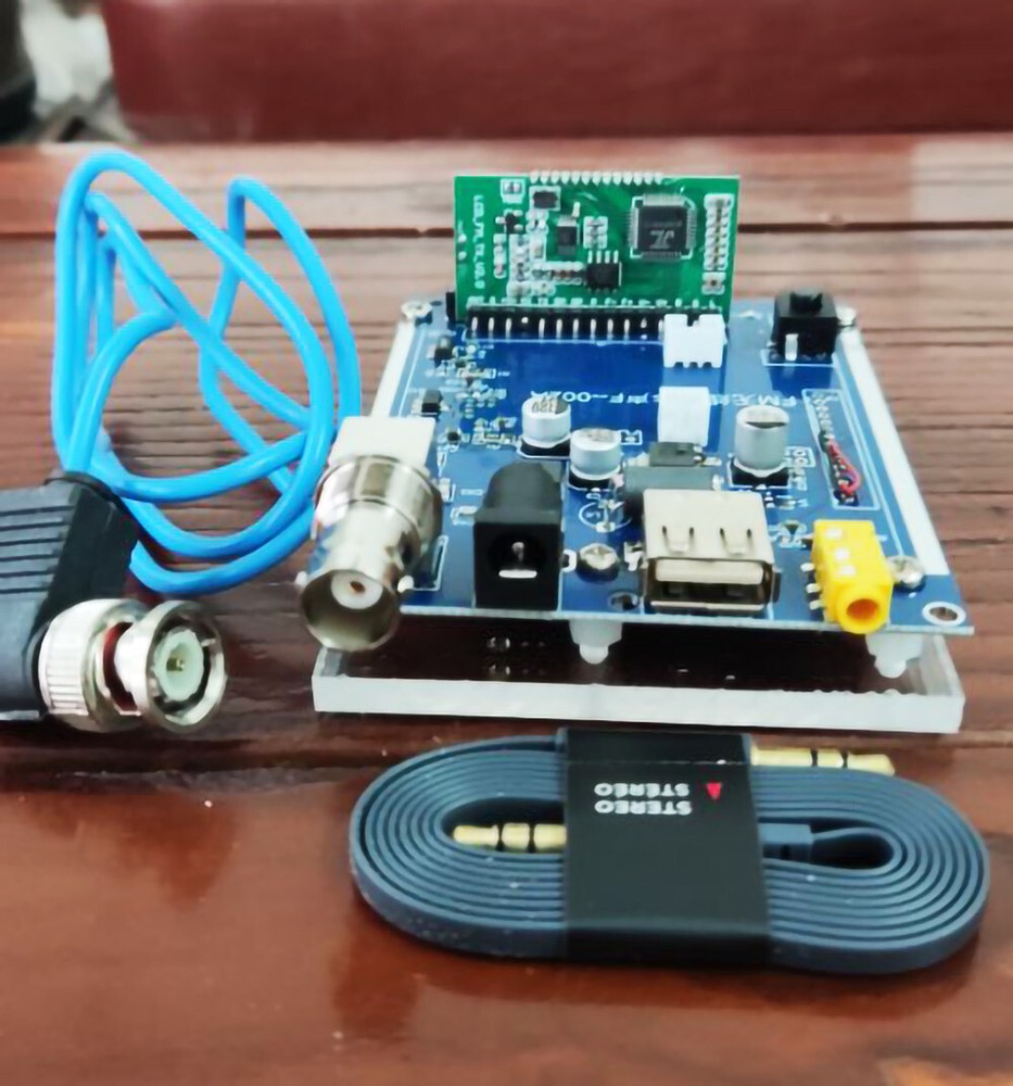 0.5W FM Transmitter PLL Stereo 86-108MHz Digital Radio broadcast Station + power