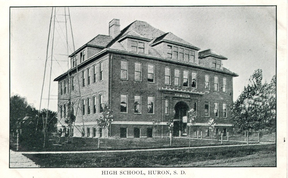 HIGH SCHOOL, HURON, SD - PC1728