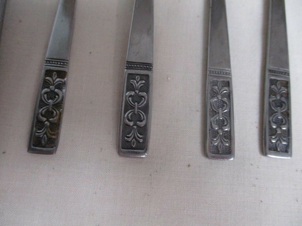 Customcraft Stainless Flatware - CUS3 - 7 Longer Dinner Knives
