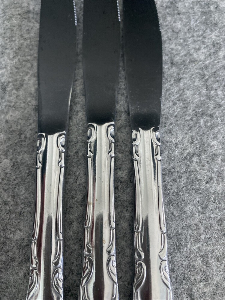 3 TOWLE/SUPREME CUTLERY STAINLESS FLATWARE, "PIERRE" PATTERN, DINNER KNIVES