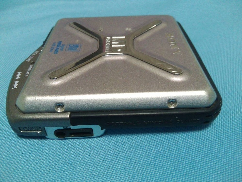 SONY MD Walkman Portable MINI DISC Audio Player MZ-E44 for Parts Junk