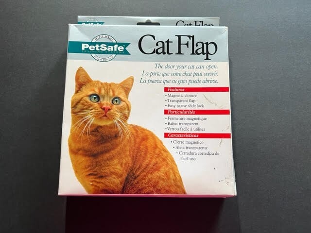 Pet PetSafe Small 2-Way Locking Cat Door, White NEW