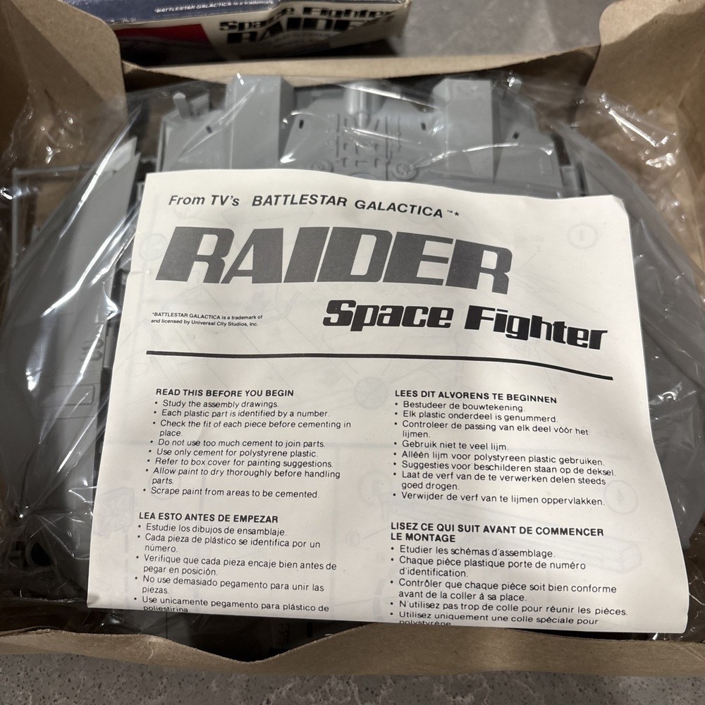 1978 Monogram Battlestar Galactica Cylon Raider Spaceship Plastic Model Kit