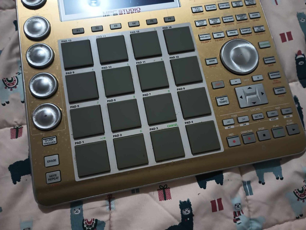 Akai Professional MPC Studio Gold Production Controller(E1789)