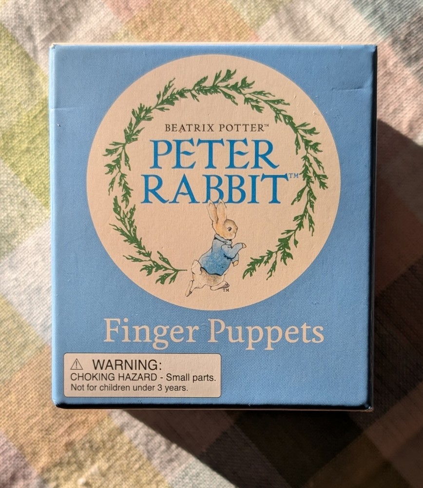 Beatrix Potter: Peter Rabbit Finger Puppets. 2-sided Backdrop & Static Stickers