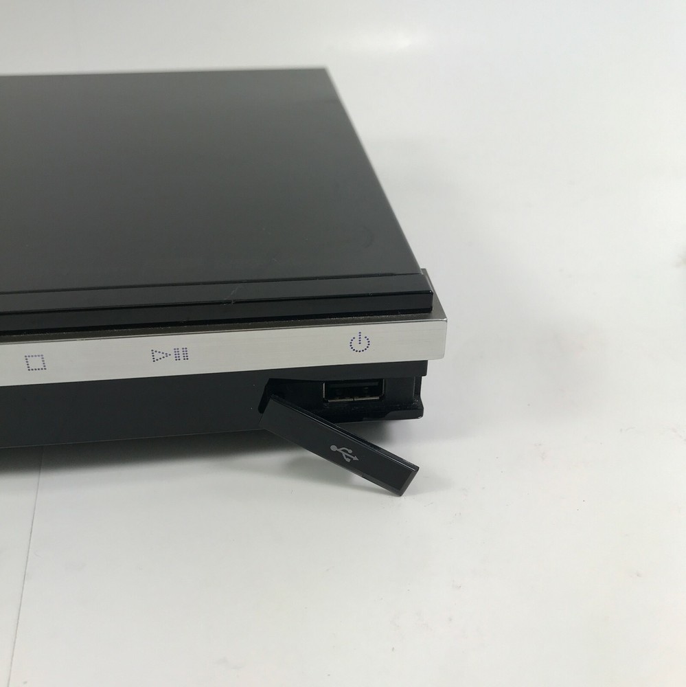 Samsung DVD Player. No Remote. DVDs play, blu-rays DO NOT, READ BELOW