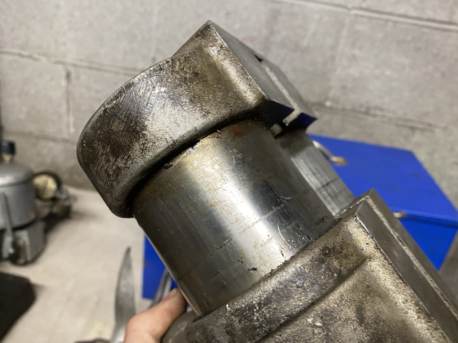 GP Tool GP 2020 Air Strut Spring Compressor with 4 Set Of Shoes, Working