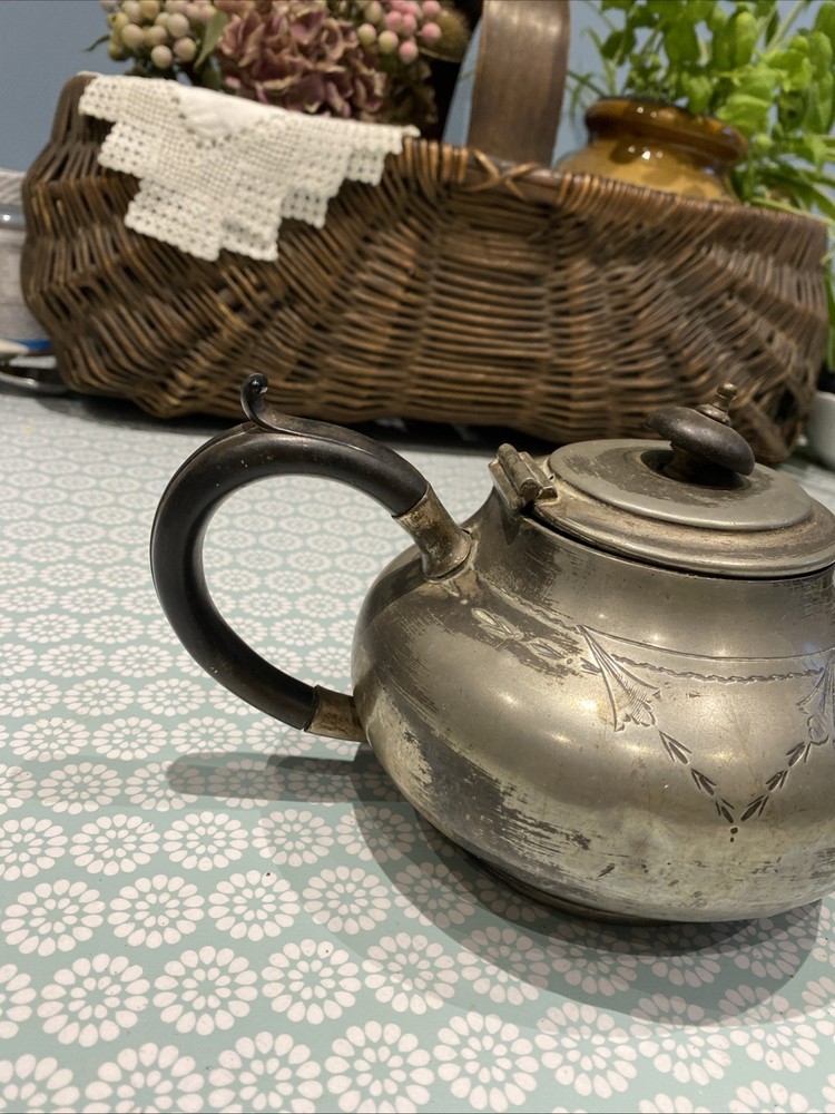 Antique Edwardian Silver-Plated Fat-Bodied Teapot Bakelite Handle EPNS (EBR)