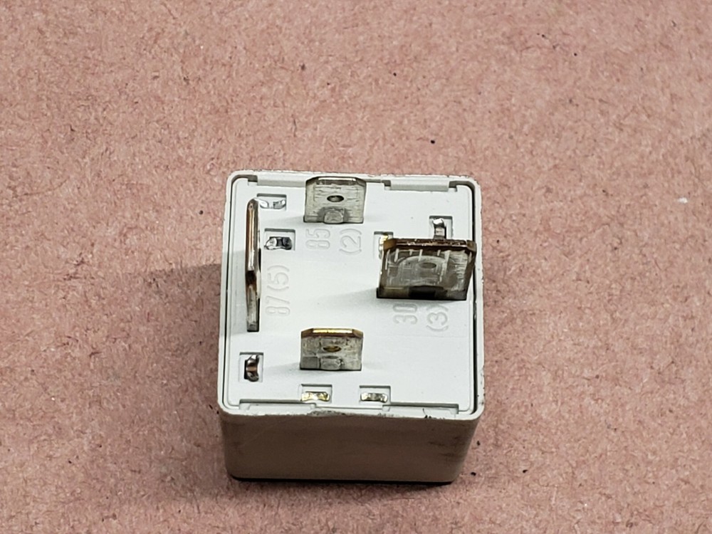 AUDI VW MULTIFUNCTION RELAY OEM 8E0951253