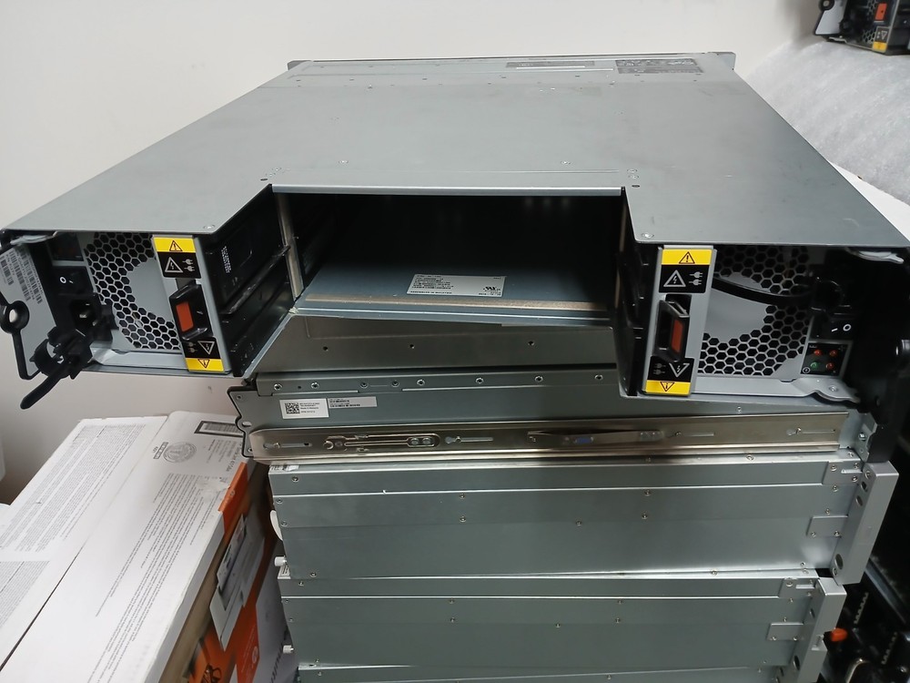 Dell EMC Powervault ME4012 storage array no controllers ,dual 580W PS