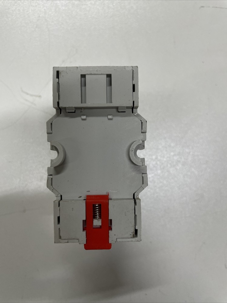 1- Square D 8501NR43 SER B 10A-300V Relay And Socket Base