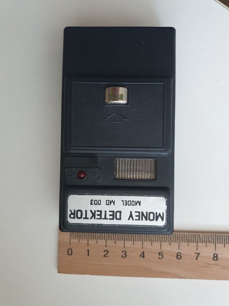 Vintage 90s Currency Detector