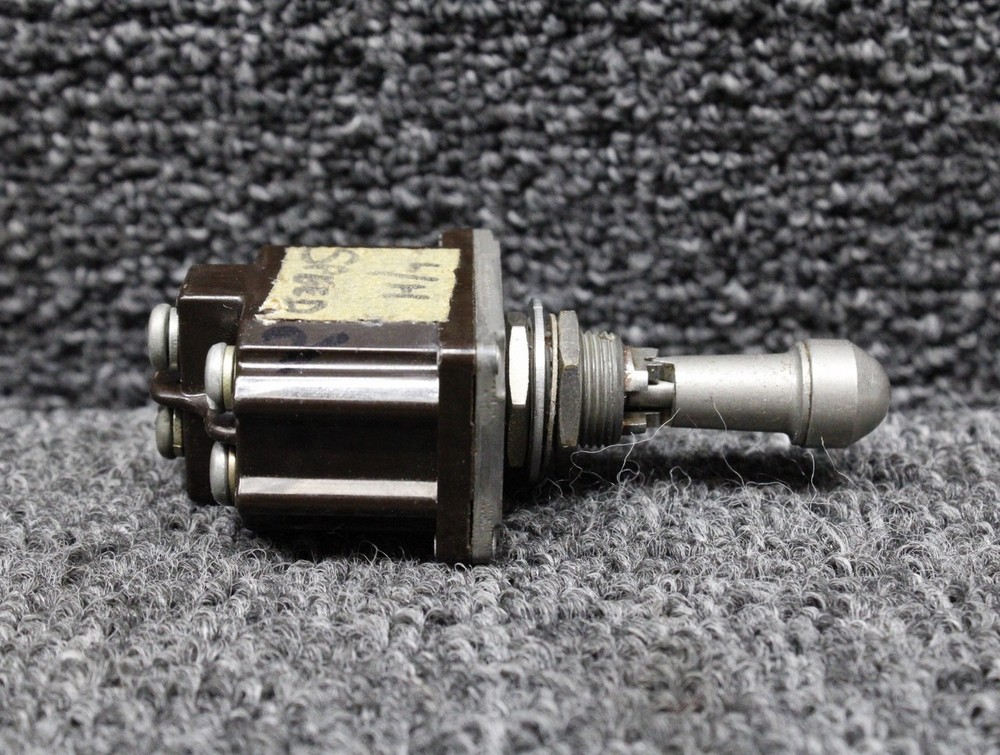 MS24659-31K (Alt: 8504K41) Cutler-Hammer Toggle Switch