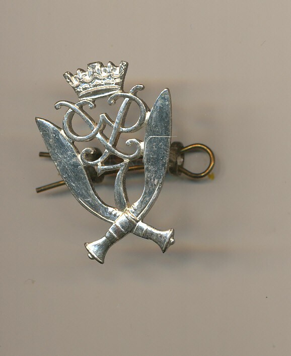 7th Gurkhas Regiment hat badge silver metal