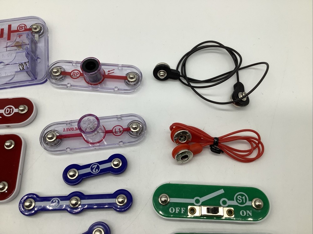 Snap Circuits lot