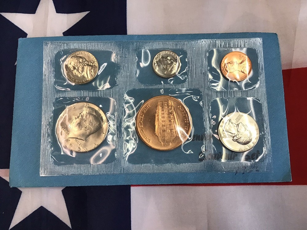 1986-D Official US Mint Souvenir Set with Envelope.