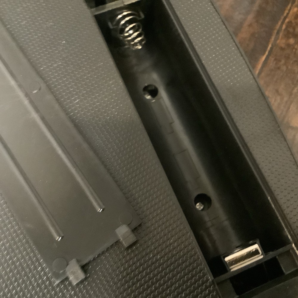 Callaway Kick-Back Automatic Ball Return Putting Golf Cup / Includes 3 New Balls