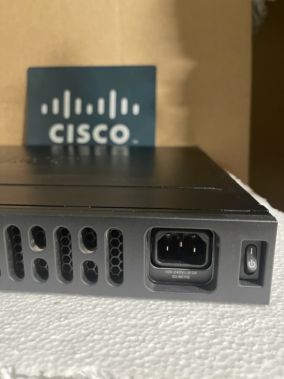 CISCO ISR4331/K9 Router ISR4331 - with performance license