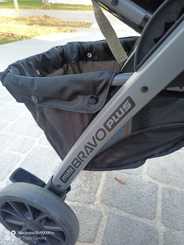 Chicco Bravo Quick-Fold Stroller Black New, Open Box
