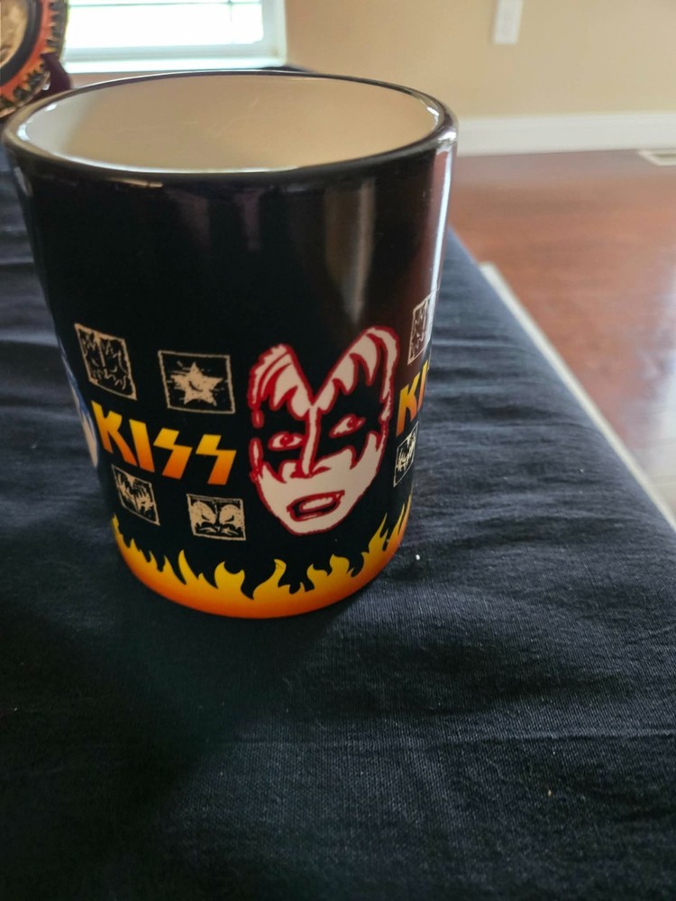 KISS COLLECTIBLE OVERSIZED MUG IN BOX OFFICIAL 2001 Un-Used
