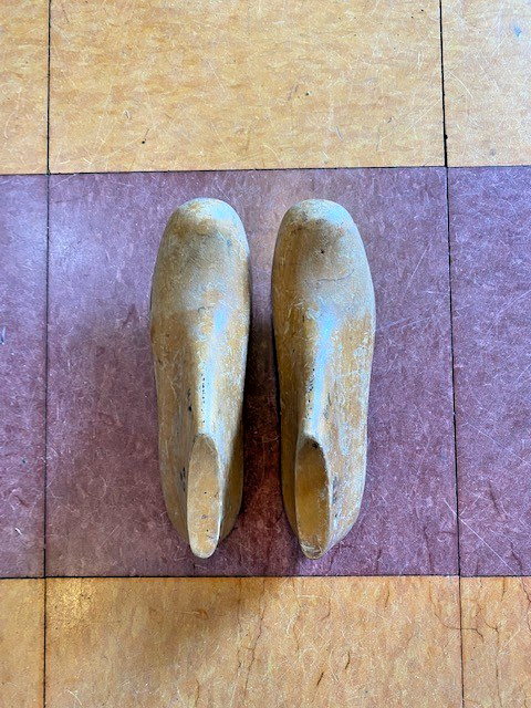vintage women's maple wood shoe lasts size 6.5, circa 1960's private collection