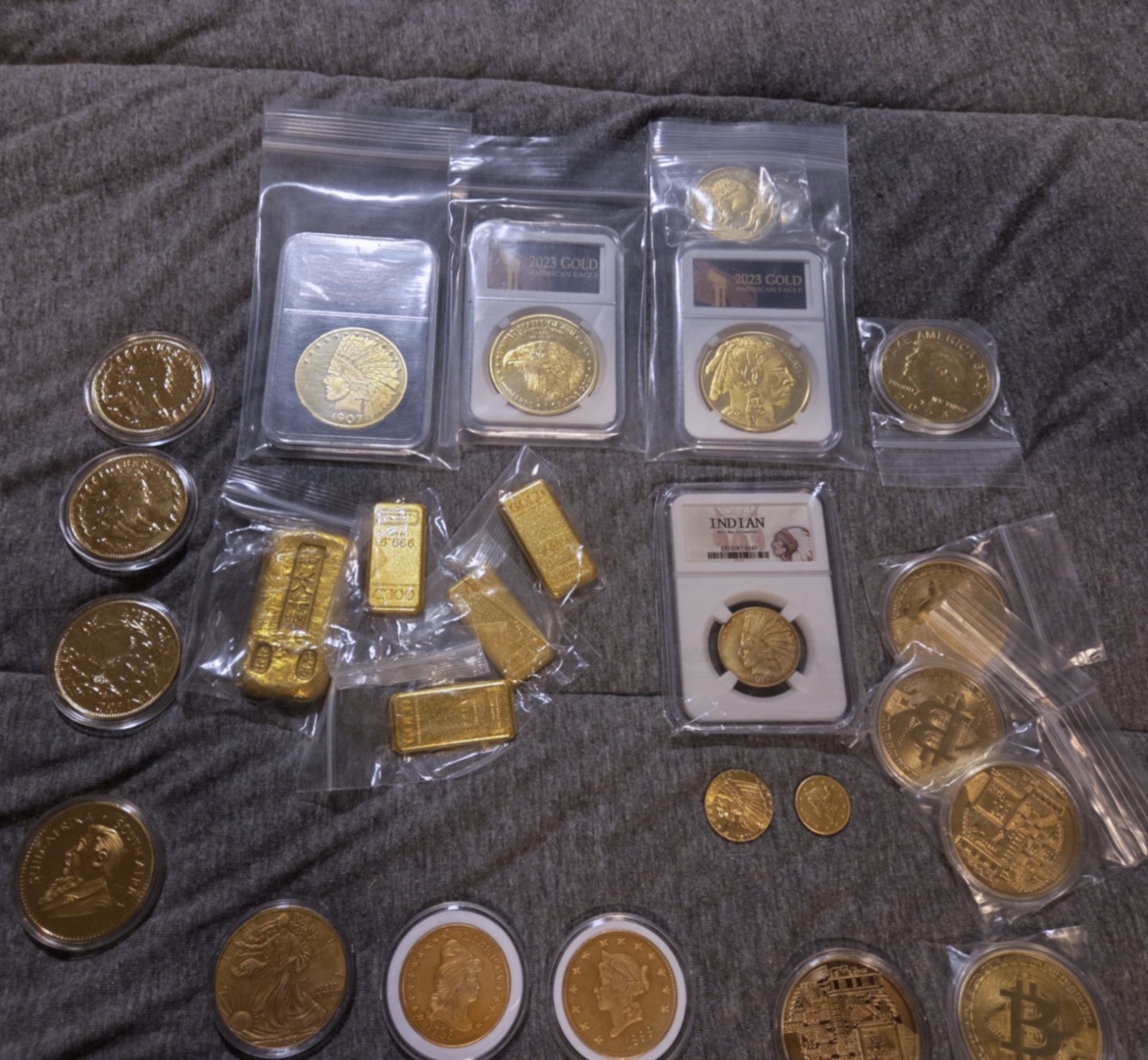 Lot of 80 novelty US coins and bills.