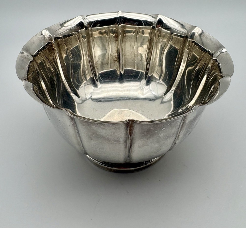 Vintage Crescent Silverware Co. MCM Silver-plate Fluted Bowl Footed Shiny Classy