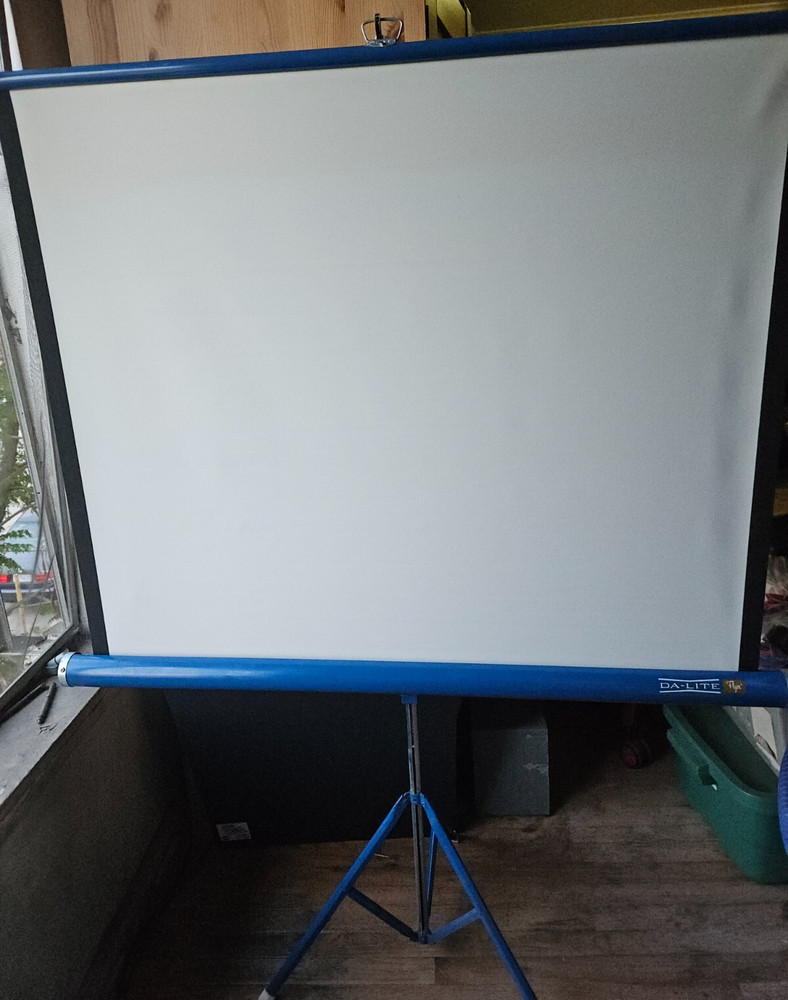 DA LITE FLYER. MID CENTURY MODERN PROJECTION SCREEN. PORTABLE. 40 INCH SCREEN.