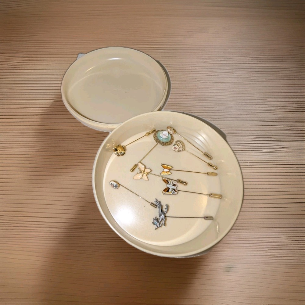 Avon Powder Box With 9 Hat Pins