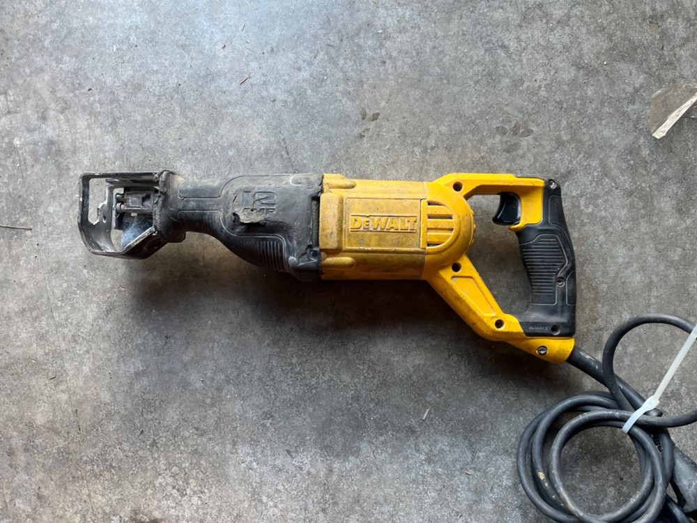 DEWALT DWE305 12 Amp Corded Reciprocating Saw Variable Speed