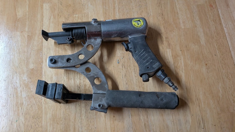 KILLER TOOLS DOOR SKIN TOOL -No Model # Visible